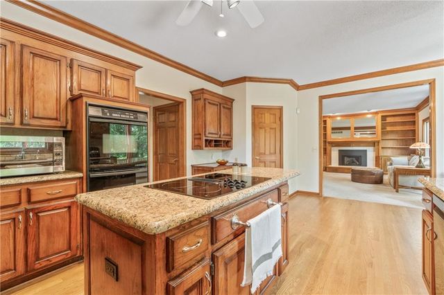 15007 W 76th Street, Lenexa, KS 66216