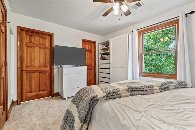 15007 W 76th Street, Lenexa, KS 66216