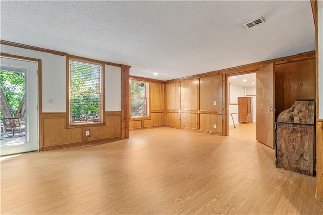 15007 W 76th Street, Lenexa, KS 66216