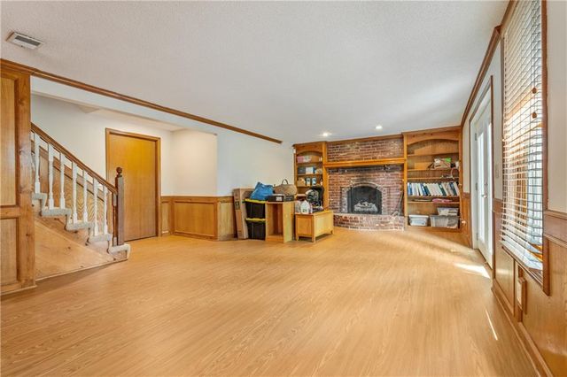 15007 W 76th Street, Lenexa, KS 66216