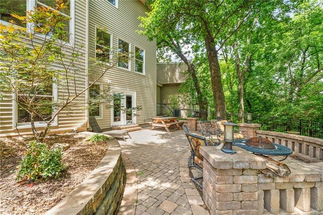 15007 W 76th Street, Lenexa, KS 66216