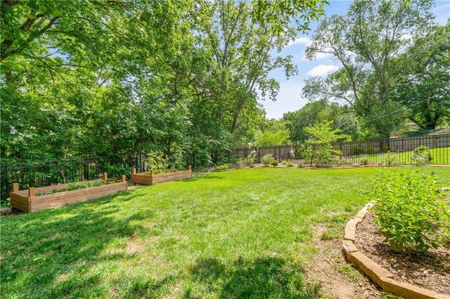 15007 W 76th Street, Lenexa, KS 66216