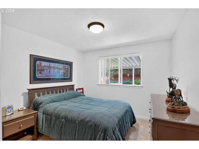 15020 SAINT ANDREWS Dr, Oregon City, OR 97045