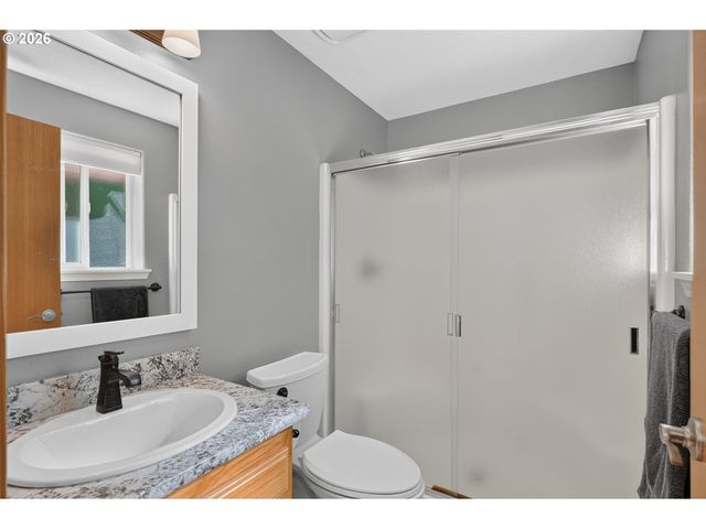 15020 SAINT ANDREWS Dr, Oregon City, OR 97045