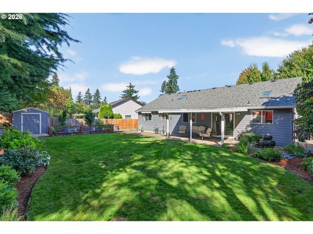 15020 SAINT ANDREWS Dr, Oregon City, OR 97045
