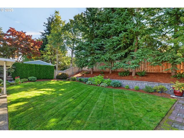 15020 SAINT ANDREWS Dr, Oregon City, OR 97045
