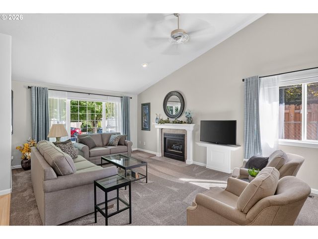 15020 SAINT ANDREWS Dr, Oregon City, OR 97045