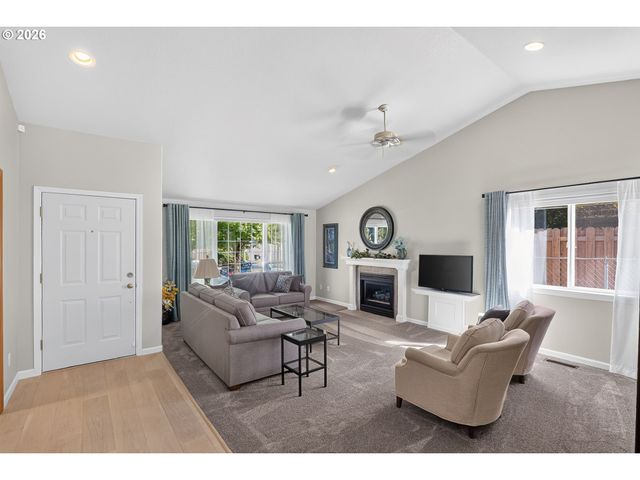 15020 SAINT ANDREWS Dr, Oregon City, OR 97045