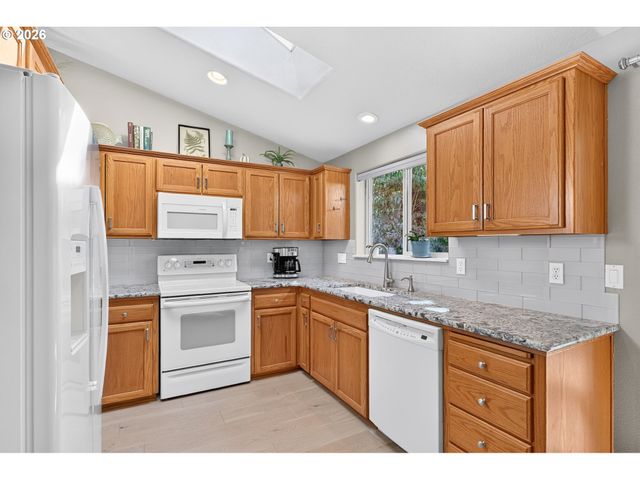 15020 SAINT ANDREWS Dr, Oregon City, OR 97045
