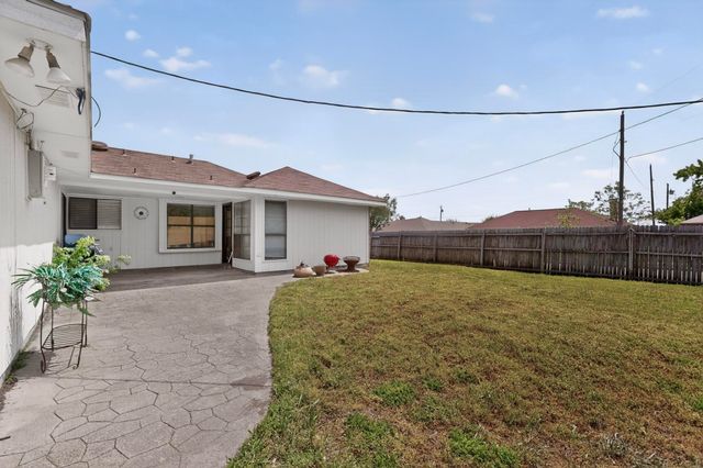 2305 Rockbluff Court, Rowlett, TX 75088