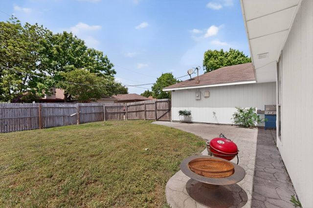 2305 Rockbluff Court, Rowlett, TX 75088