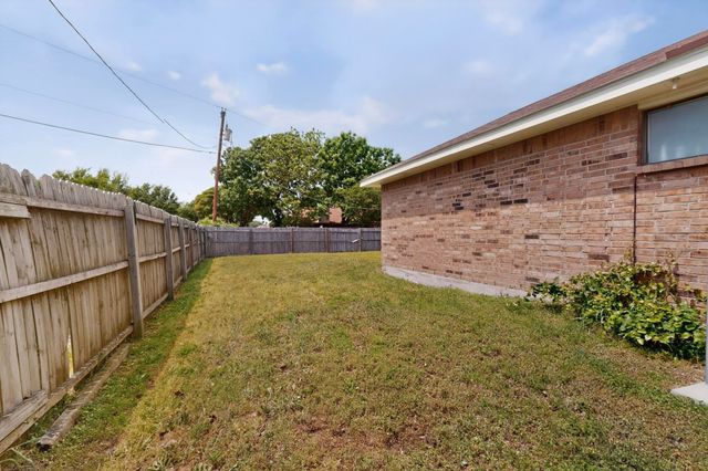 2305 Rockbluff Court, Rowlett, TX 75088