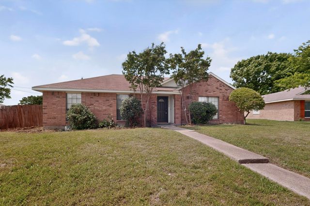 2305 Rockbluff Court, Rowlett, TX 75088