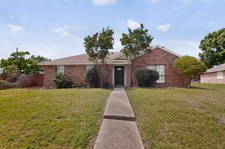 2305 Rockbluff Court, Rowlett, TX 75088
