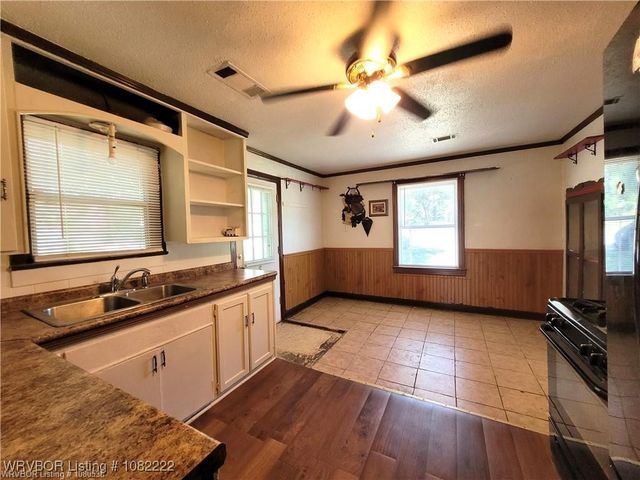 1100 Dechard Street, Van Buren, AR 72956