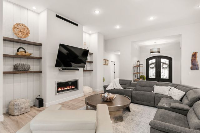 3705 E Cypress Street, Springfield, MO 65802