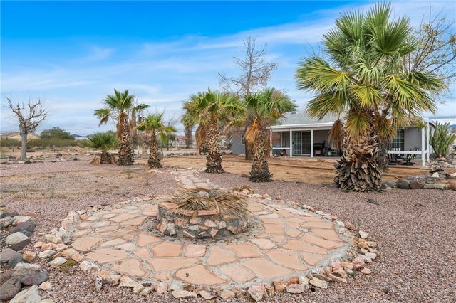 3633 N Milky Way Road, Golden Valley, AZ 86413