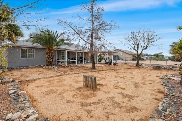 3633 N Milky Way Road, Golden Valley, AZ 86413