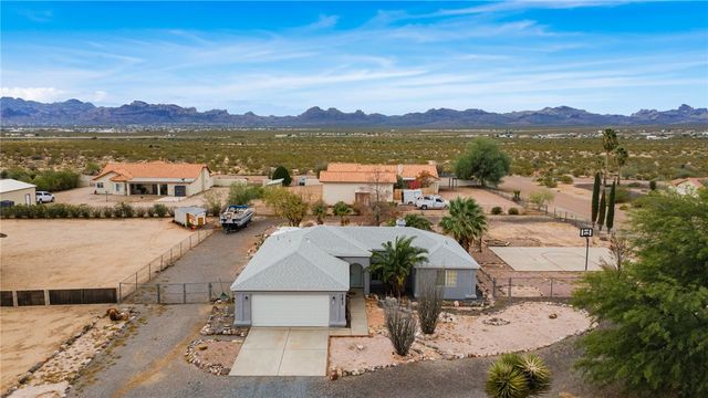 3633 N Milky Way Road, Golden Valley, AZ 86413