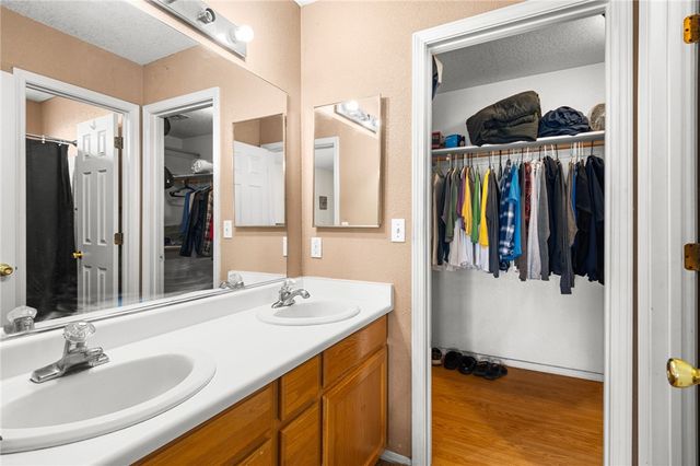 3633 N Milky Way Road, Golden Valley, AZ 86413