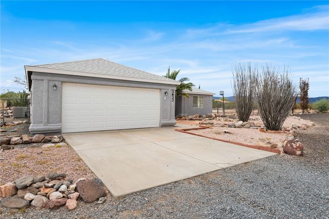 3633 N Milky Way Road, Golden Valley, AZ 86413