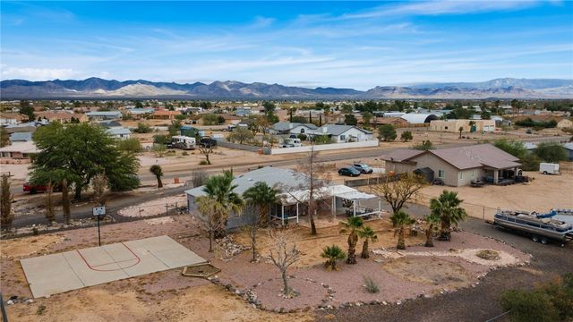 3633 N Milky Way Road, Golden Valley, AZ 86413