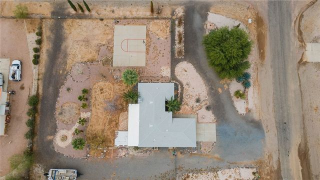 3633 N Milky Way Road, Golden Valley, AZ 86413