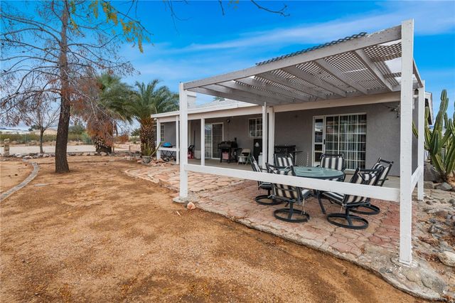 3633 N Milky Way Road, Golden Valley, AZ 86413