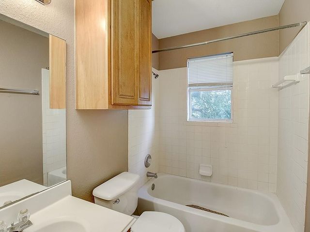 2305 S Crossing DR, Round Rock, TX 78664