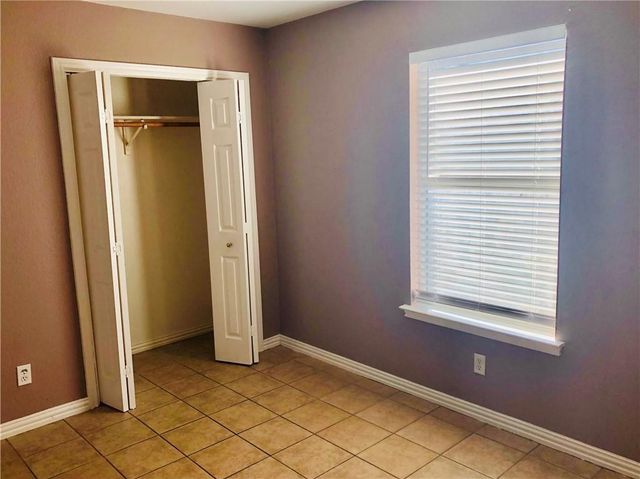 2305 S Crossing DR, Round Rock, TX 78664