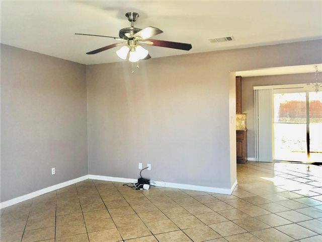 2305 S Crossing DR, Round Rock, TX 78664