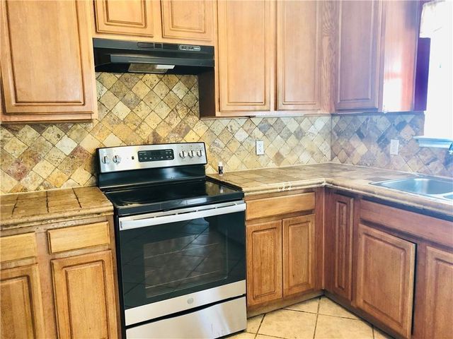 2305 S Crossing DR, Round Rock, TX 78664