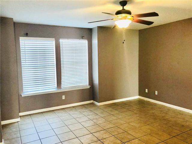 2305 S Crossing DR, Round Rock, TX 78664