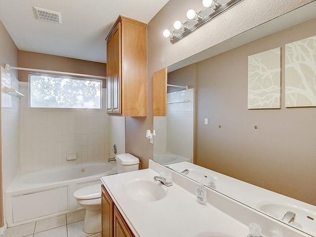 2305 S Crossing DR, Round Rock, TX 78664