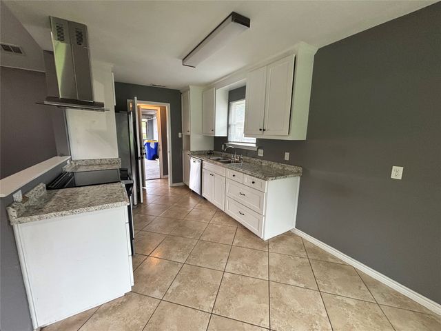 619 Allencrest Drive, White Settlement, TX 76108