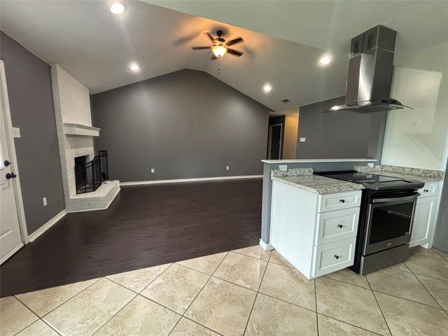 619 Allencrest Drive, White Settlement, TX 76108