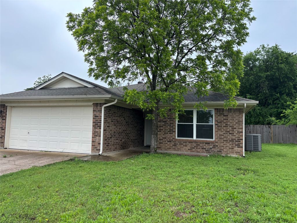 619 Allencrest Drive, White Settlement, TX 76108