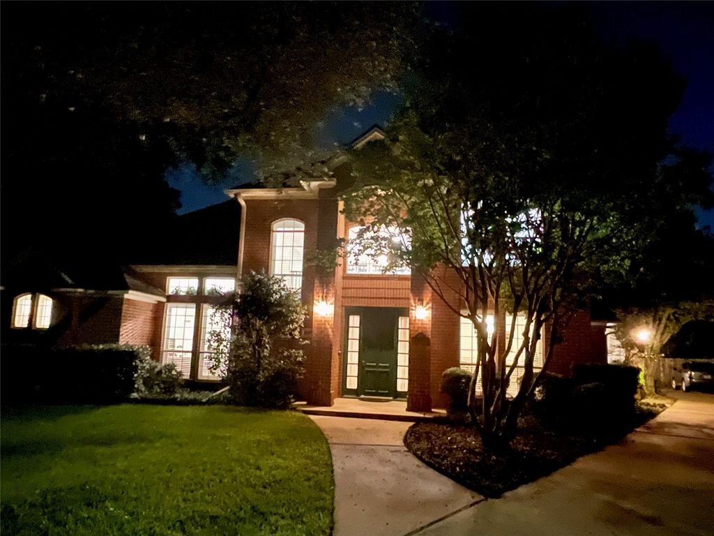 6907 Marina Shores Court, Arlington, TX 76016