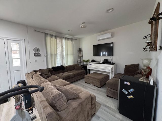 108 Road 5126, Cleveland, TX 77327