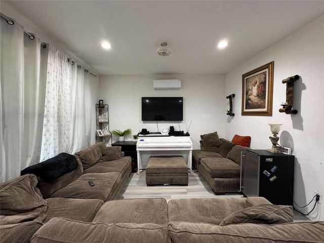 108 Road 5126, Cleveland, TX 77327