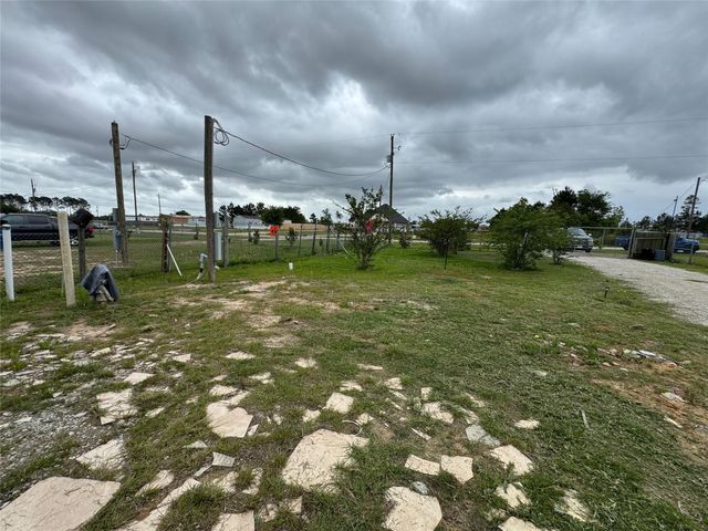 108 Road 5126, Cleveland, TX 77327