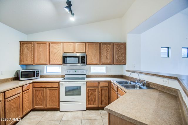 2586 W BARTLETT Way, San Tan Valley, AZ 85144