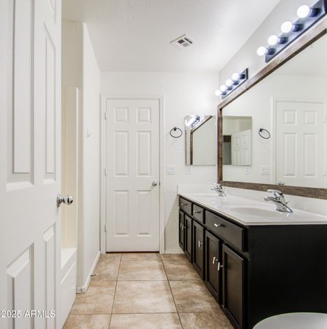 2586 W BARTLETT Way, San Tan Valley, AZ 85144