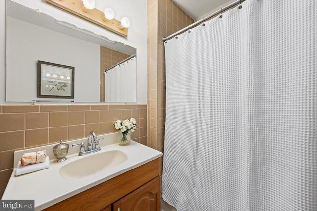 1713 SURREY LN NW, Washington, DC 20007