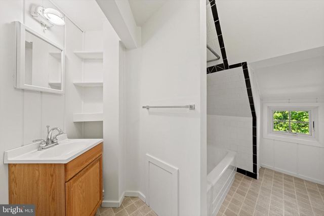 1713 SURREY LN NW, Washington, DC 20007