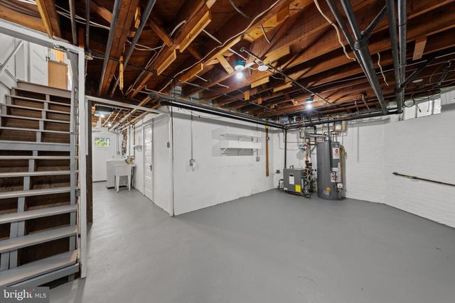 1713 SURREY LN NW, Washington, DC 20007