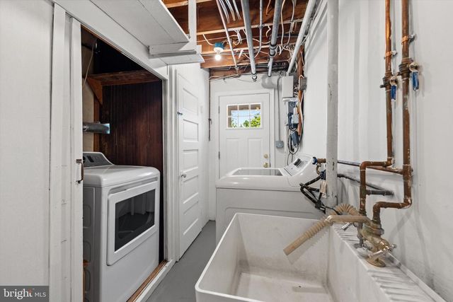1713 SURREY LN NW, Washington, DC 20007