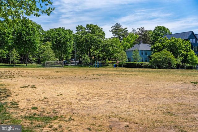 1713 SURREY LN NW, Washington, DC 20007