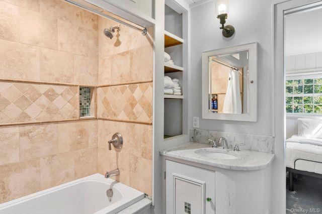 21 Breeze Hill Road, East Hampton, NY 11937