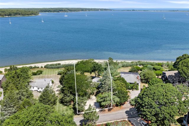 21 Breeze Hill Road, East Hampton, NY 11937